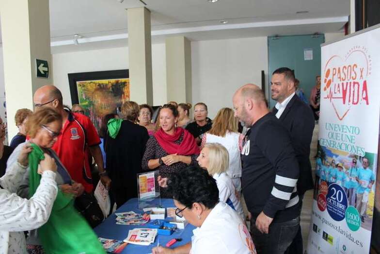 Imagen de la entrega de dorsales este jueves en el Teatro Municipal de Telde (Foto TA)